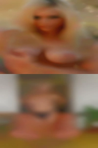 Lets me girls that like to fuck cum on her tits.